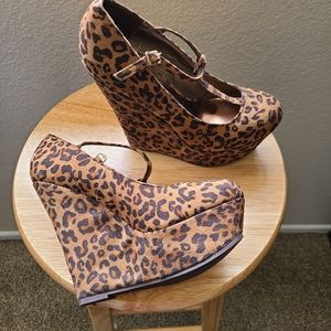 Leopard Pinup Wedges